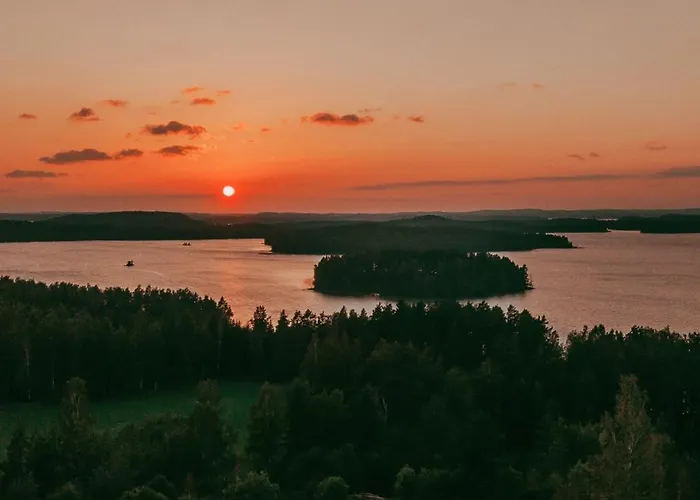 Metsaesydaen Huonemajoitus בית כפרי *