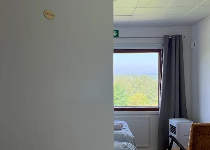 Metsaesydaen Huonemajoitus * פומלה