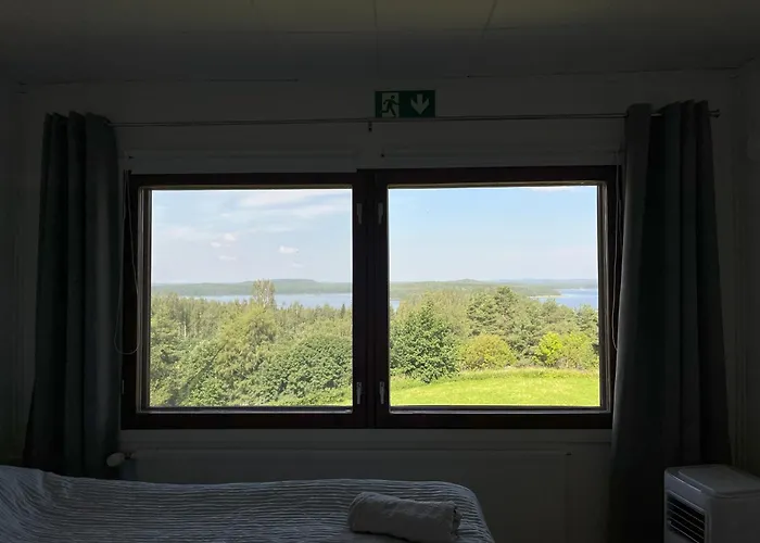 Metsaesydaen Huonemajoitus בית כפרי